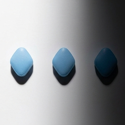 Question récapitulative possible : Quels sont les effets secondaires et les risques d'une prise excessive de viagra ?