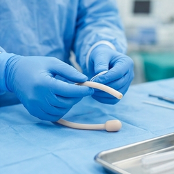 Implants péniens et chirurgie de la dysfonction érectile.